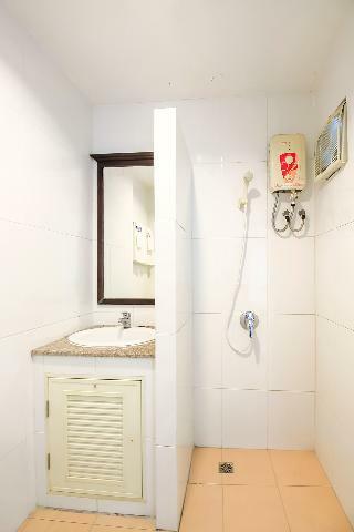 Oyo 383 White Inn Hotel