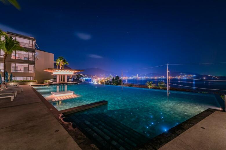 Hotel Oceanfront Beach Resort And Spa