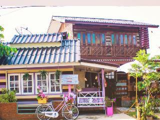 Hotel Baanchompoo Homestay