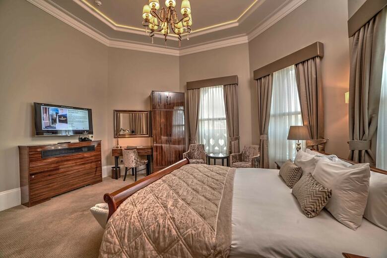 Lansbury Heritage Hotel