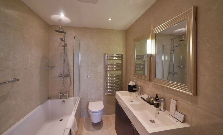 Lansbury Heritage Hotel