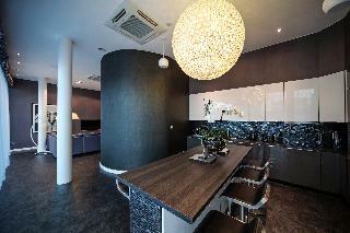 Epic Aparthotel On Seel Street
