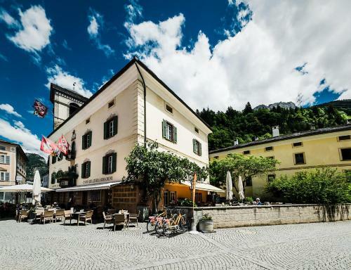 Hostal Caffe Semadeni Garni