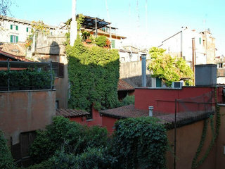 Trastevere Enchanting Balcony