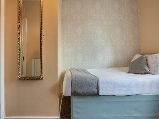 Oyo The Lemonfield Hotel