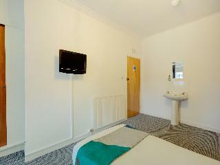 Oyo Eastbank Hotel