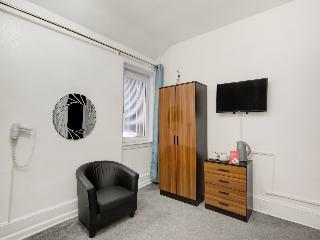 Oyo Eastbank Hotel