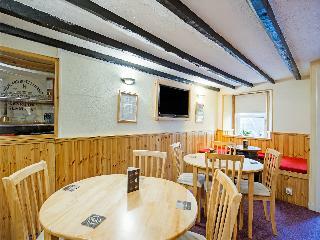 Oyo Eastbank Hotel