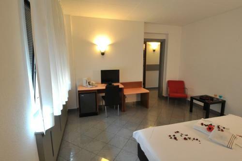 Hostal Hotel Bahnhof Haus
