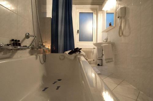 Hostal Hotel Bahnhof Haus