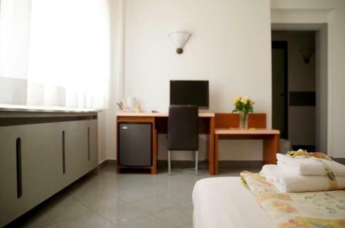Hostal Hotel Bahnhof Haus