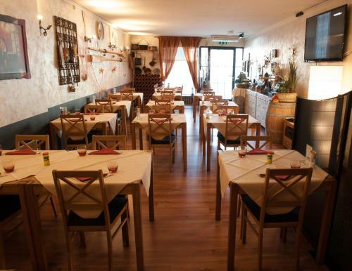 Hostal Hotel Bahnhof Haus