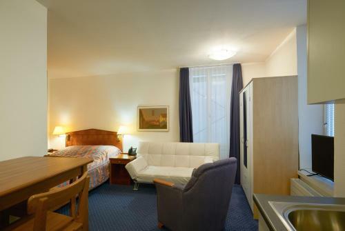 Hotel Hine Adon
