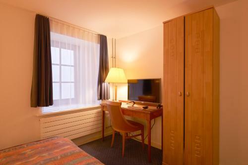 Hotel Hine Adon