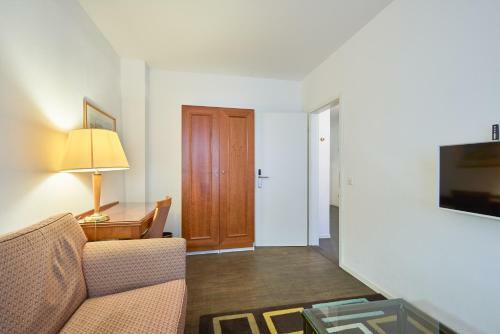 Hotel Hine Adon