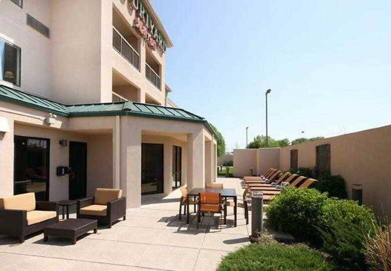 Hotel Courtyard Topeka