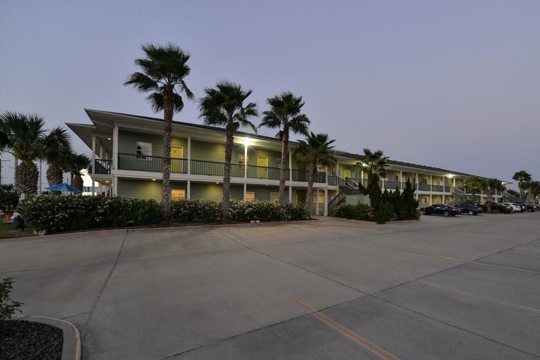 Hotel Mariner Inn And Suites