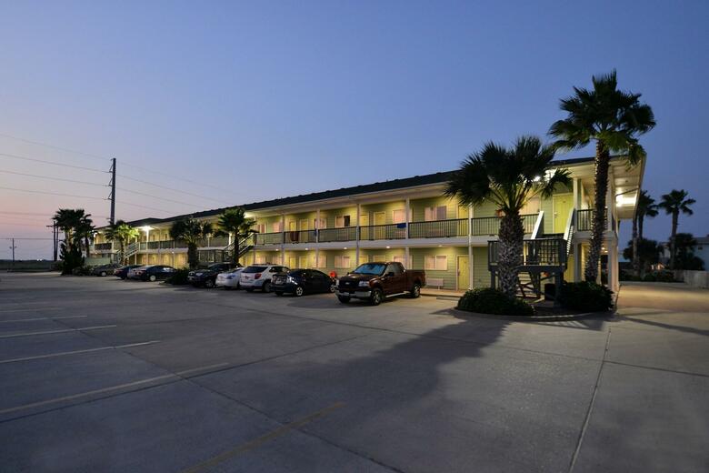 Hotel Mariner Inn And Suites