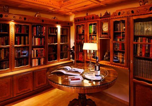 Schlosshotel Chast�
