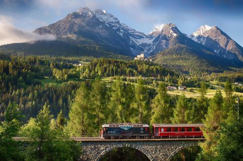 Schlosshotel Chast�