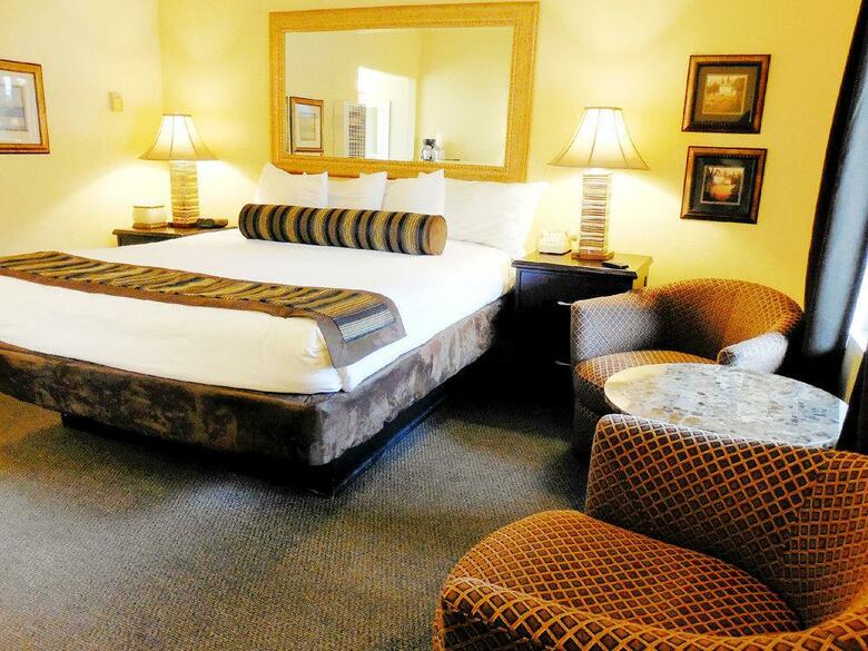 Hotel Sea Breeze Inn & Logde