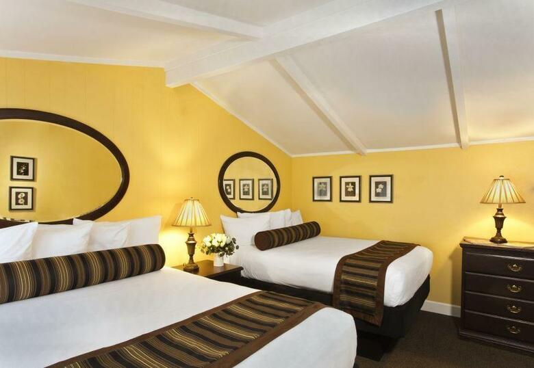 Hotel Sea Breeze Inn & Logde