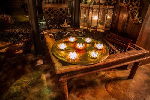 Bijou Hotel / Love And Romance