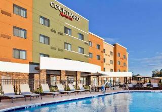 Hotel Courtyard Auburn