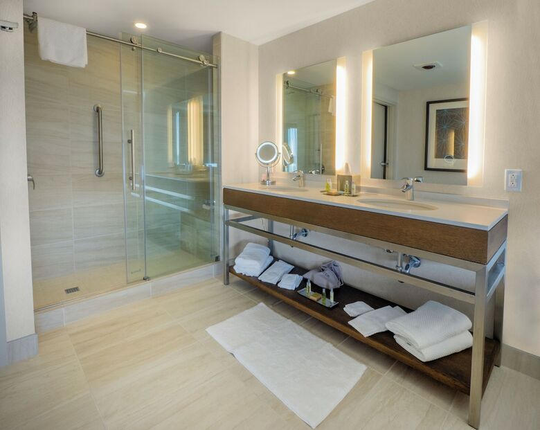 Hotel Doubletree By Hilton Niagara Falls, Ny