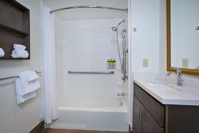 Hotel Candlewood Suites Grand Rapids Airport