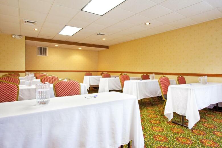 Hotel Candlewood Suites Grand Rapids Airport