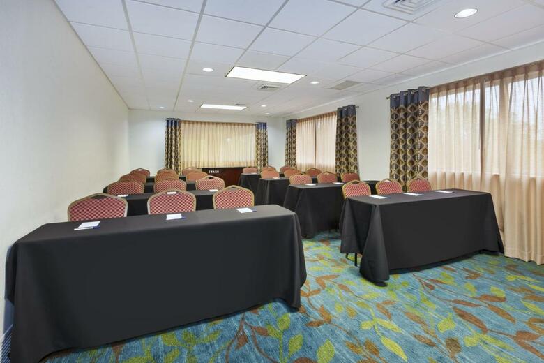 Hotel Candlewood Suites Grand Rapids Airport