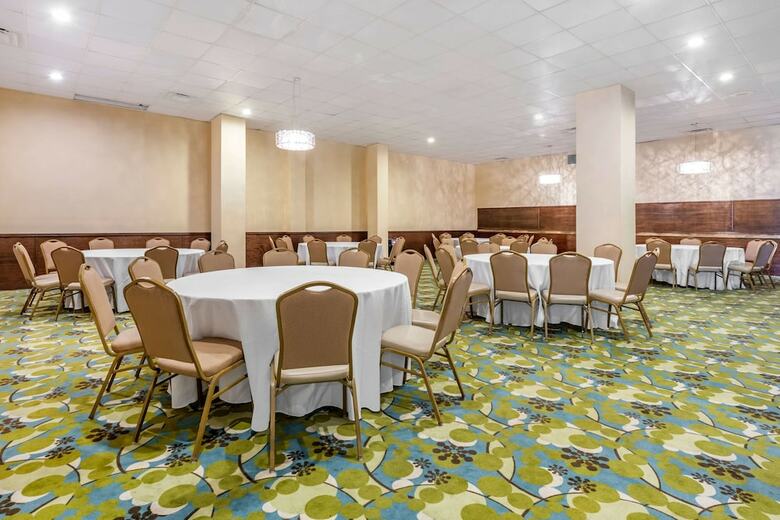 Hotel Ramada Plaza Marco Polo Beach Resort
