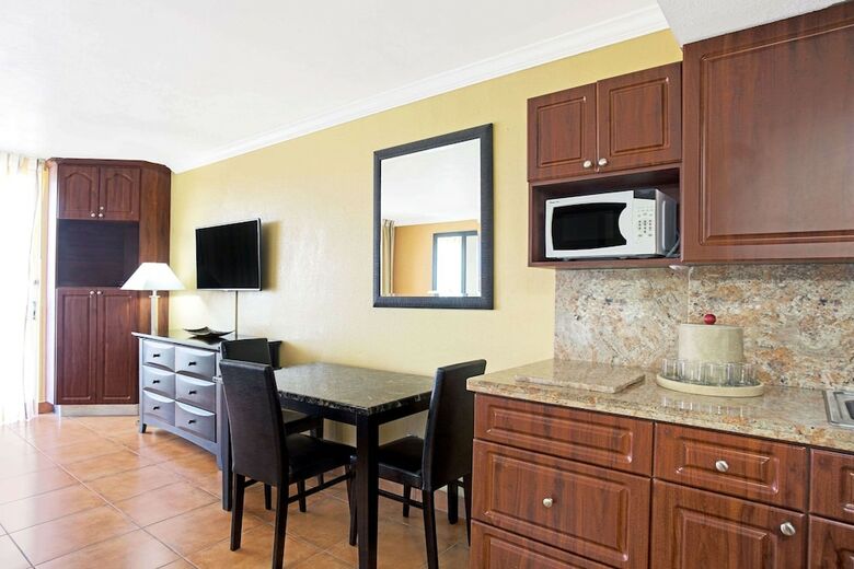 Hotel Ramada Plaza Marco Polo Beach Resort