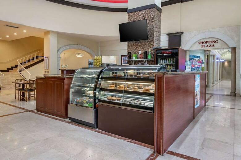 Hotel Ramada Plaza Marco Polo Beach Resort