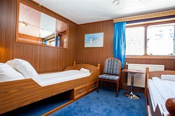 �nedin Hostel