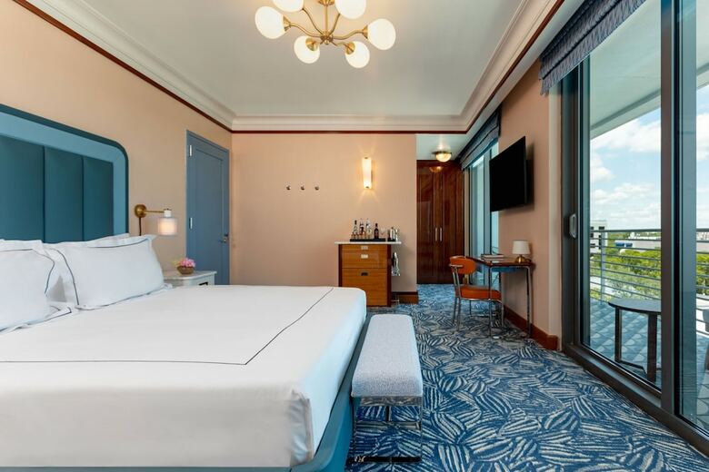 Hotel Mr. C Coconut Grove
