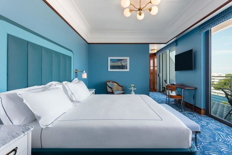 Hotel Mr. C Coconut Grove