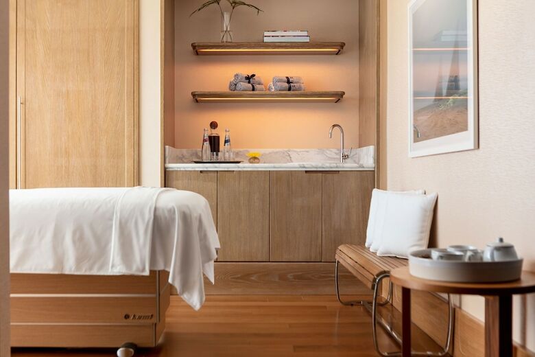 Hotel Mr. C Coconut Grove