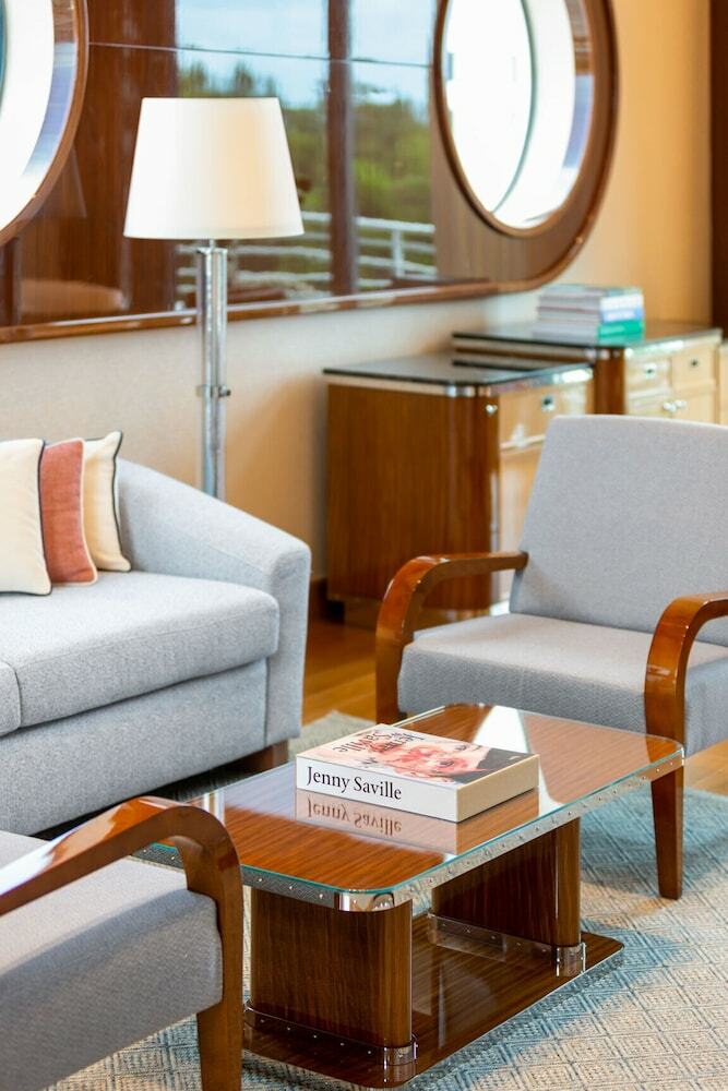 Hotel Mr. C Coconut Grove