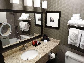 B/w Premier Airport/expo Center Hotel