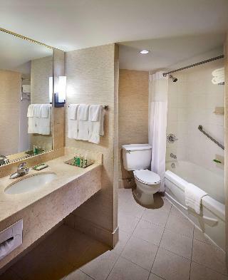 Doubletree By Hilton Windsor Hotel & Suites