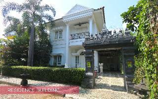 Hotel Ramada Suites By Wyndham Solo