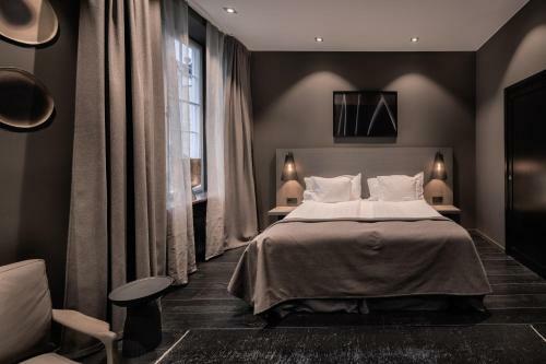 The Lamp Hotel
