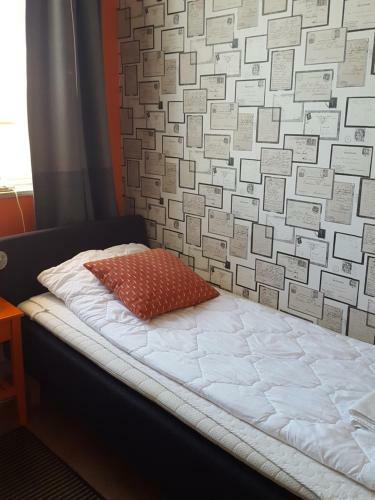 Hostel Above