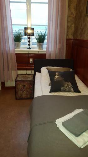 Hostel Above