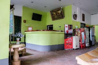 Hotel Reddoorz Plus Near Jalan Baru Bogor
