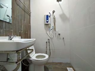 Oyo 89859 Pp Traveller's Hotel