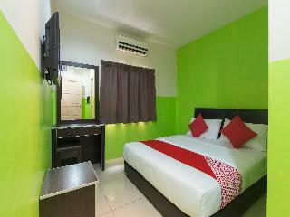 Oyo 44072 Mines Cempaka Hotel