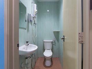 Oyo 44072 Mines Cempaka Hotel